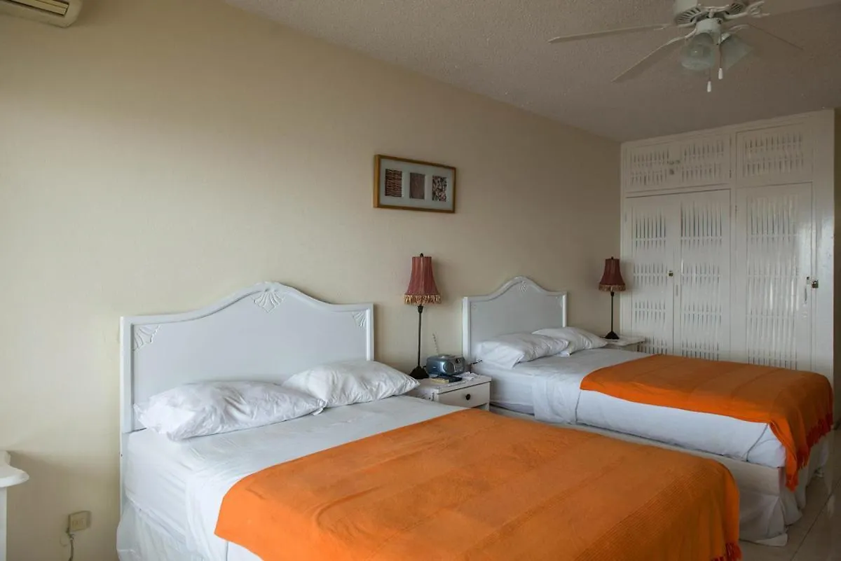 Carib Beach Resort-Ocho Rios Apartment