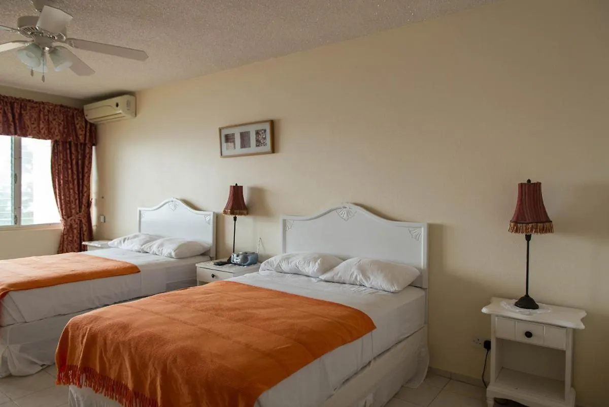 Carib Beach Resort-Ocho Rios Apartment